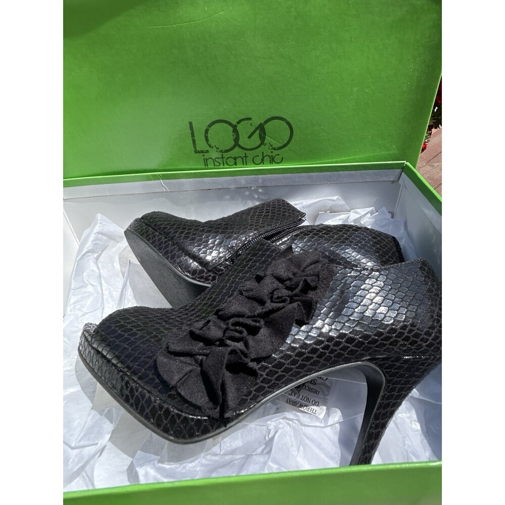 Designer Shoe size 6 1/2 M New In Box